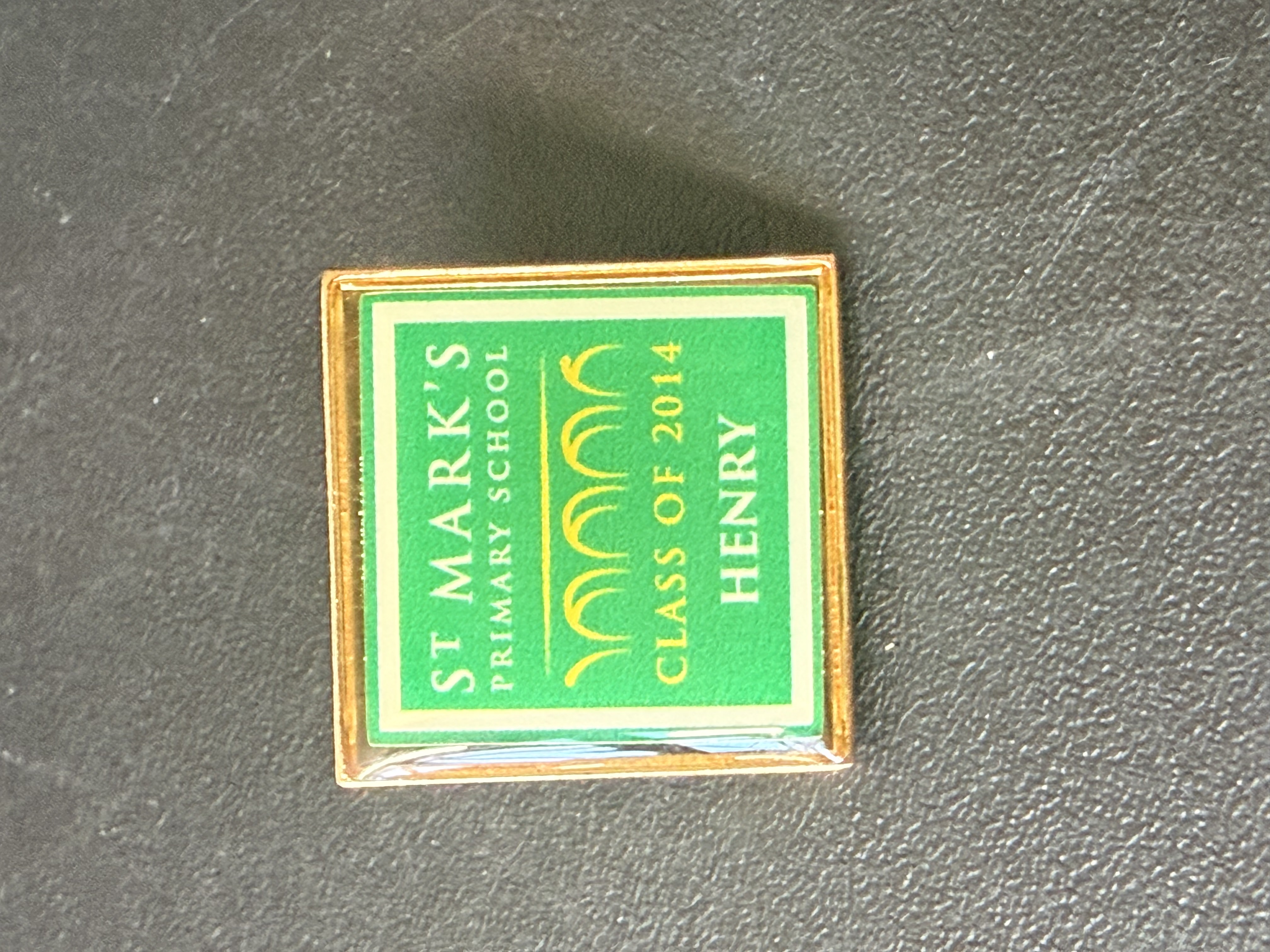 Standard shape pin badge sample 10